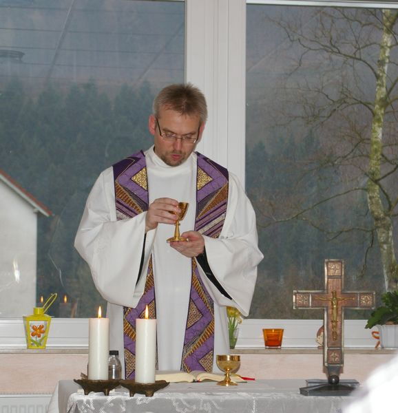 Pater Irenäus zelebrierte einen Gottesdienst mit anschließender Heiliger Kommunion