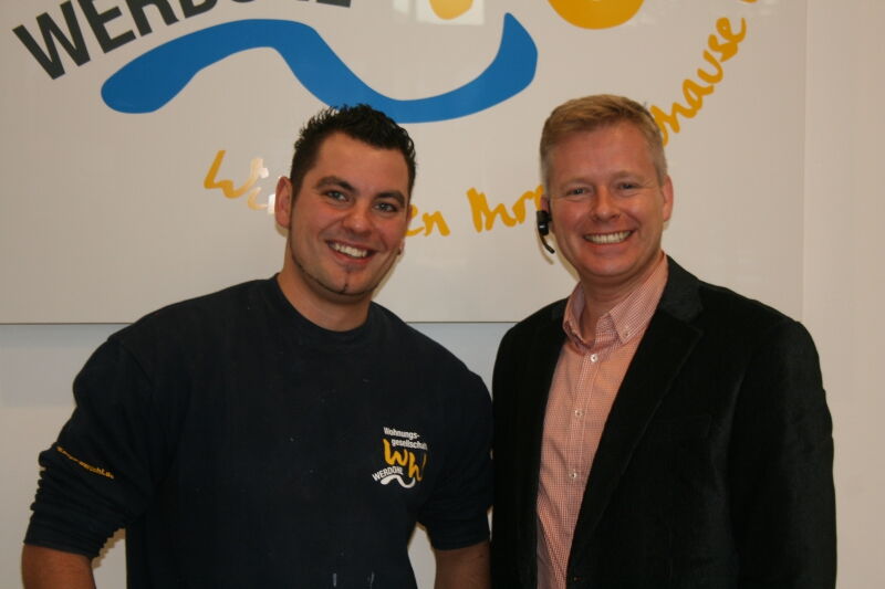 Maler David Schär mit Geschäftsführer Ingo Wöste