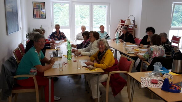 gemeinschaftliches Bingo-Spiel in Ütterlingsen - das macht Spaß