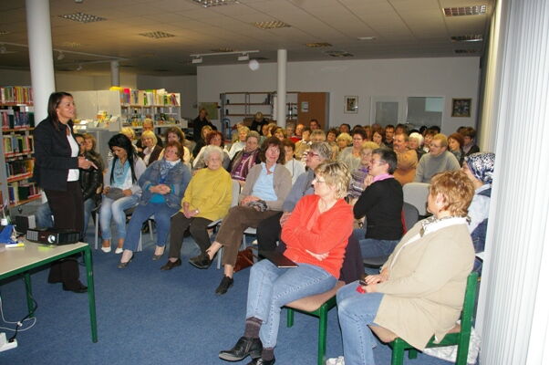 Interessierte Zuhörer beim Demenzvortrag