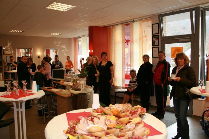 Eröffnungsfeier des Friseursalons "Haarmonie"