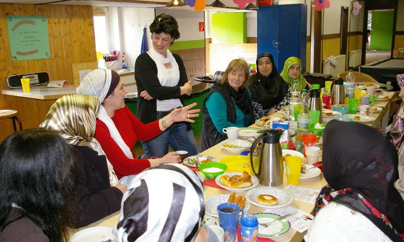 Die Frauen vom Elterncafé nutzten die Gelegenheit zum regen Austausch mit der Diplom-Sozialpädagogin Mürvet Yüksel-Karakoc