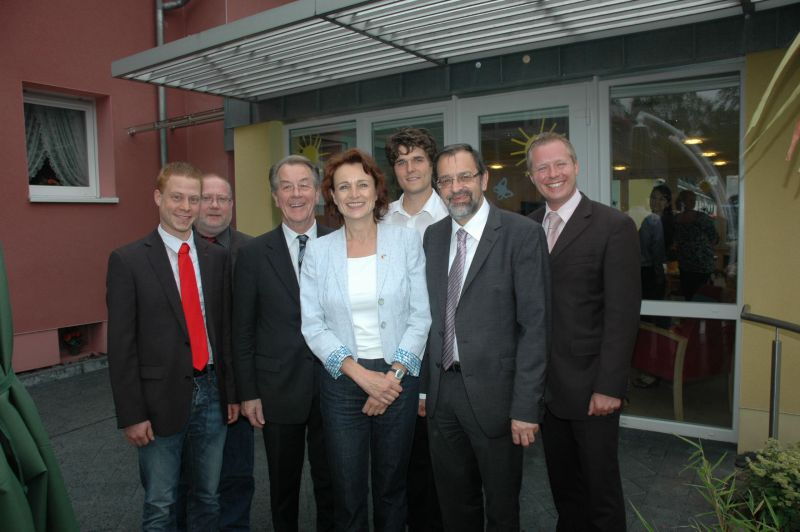 u.a. Franz Müntefering, Dagmar Freitag, Michael  Scheffler und Woge-Geschäftsführer Ingo Wöste Bild: Süderlander Volksfreund