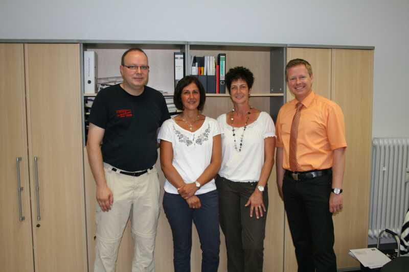 v.l. Torsten Stegemann, Silke Ferber vom Kfz-Sachverständigenbüro und Birgit König, Ingo Wöste von der Woge