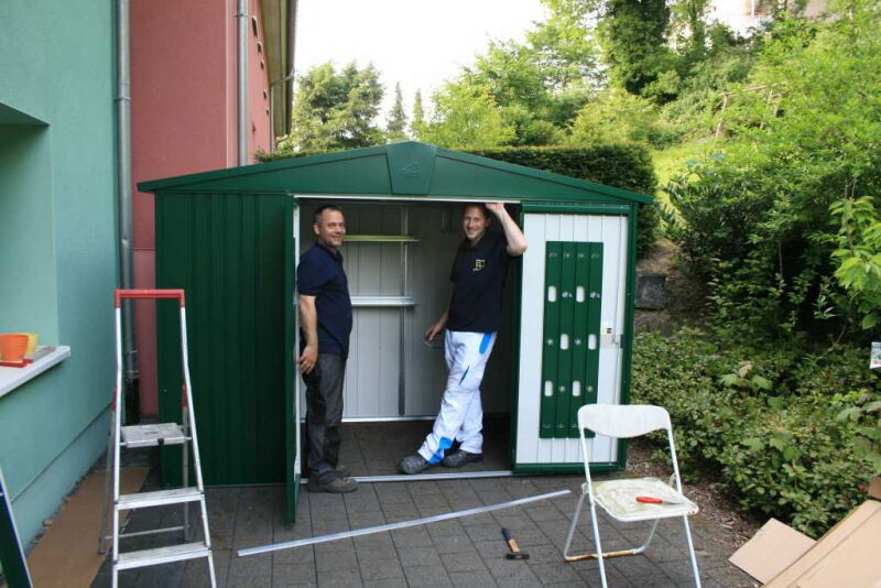 Olaf Klar und Martin Wiesegart gut gelaunt im Einsatz - so sehen motivierte Mitarbeiter aus!