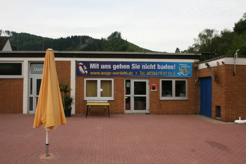 7 Meter langes und 1 Meter breites Woge-Werbebanner