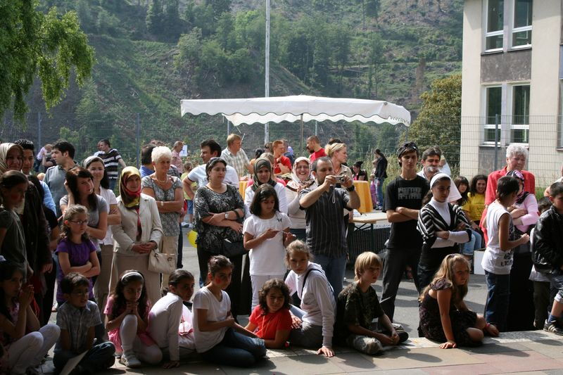 Zuschauer vor dem Bühnenprogramm