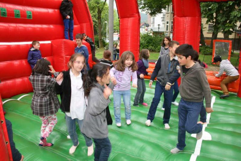Auf der großen Hüpfburg war immer ganz schon was los!