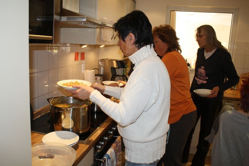 Reges Treiben bei der Essensverteilung