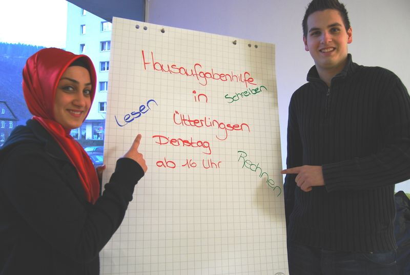 Merve Cetin und Niklas Schäfer leiten seit Anfang Dezember die Hausaufgabenbetreuung