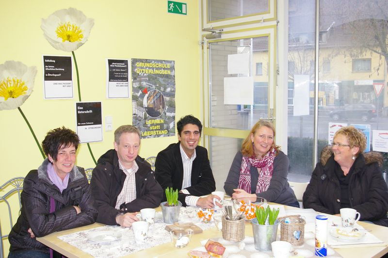 Ein paar Stunden der offenen Tür nutzten die Mitarbeiterinnen und Mitarbeiter der Wohnungsgesellschaft, sowie Bürgerinnen und Bürger des Stadtteils Ütterlingsen, sich über die Arbeit der Quartiersmanagerin S. Kreikebaum zu informieren