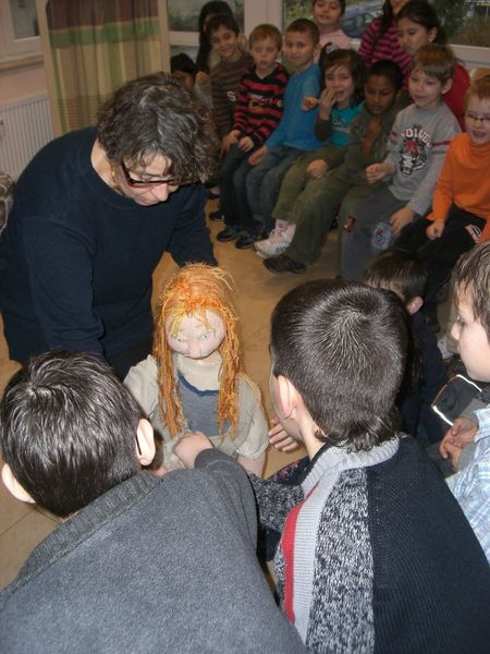 Puppen zum Anfassen im Nachbarschaftshilfezentrum