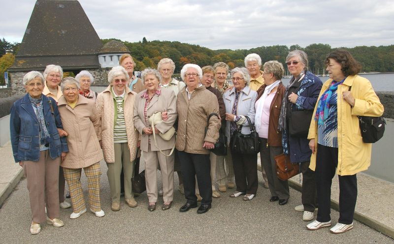 Gruppenbild auf der Staumauer