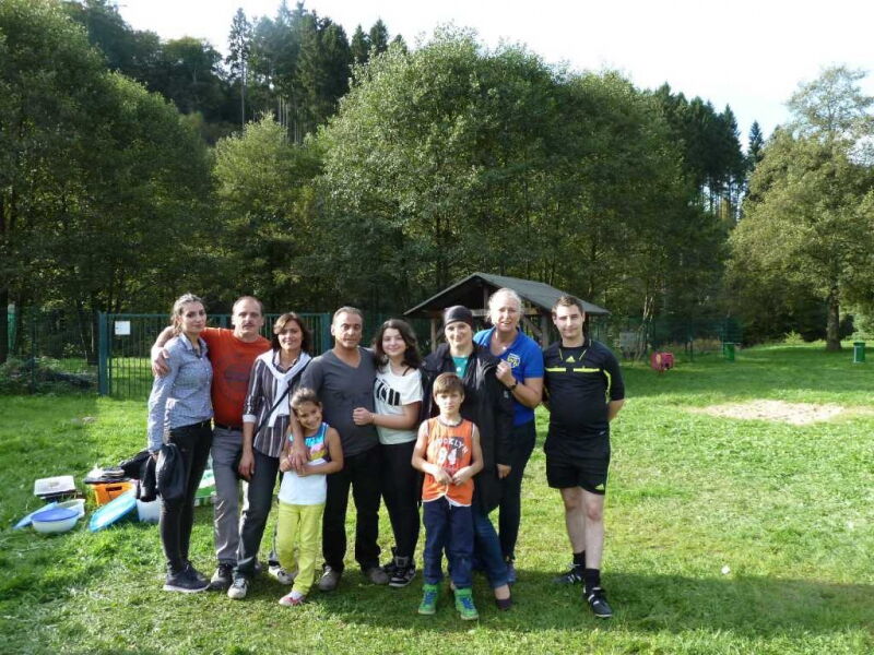 Silke Kreikebaum (Woge-Polotshirt) mit Ihrem Organisationsteam fürs Ütterlingser Fußballtunier