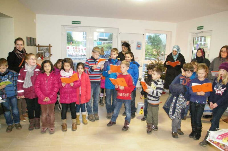 zahlreiche aufmerksame Zuhörer beim Krippentag in Ütterlingsen